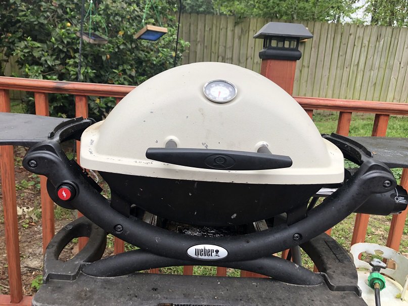 Old Weber Q1200 Gas Grill